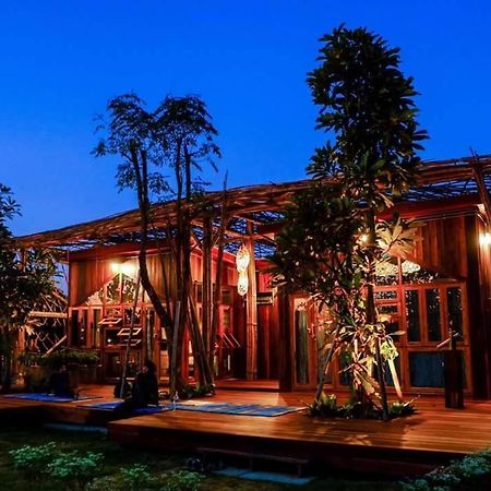 Baangaimuan Bed & Breakfast Ламфун Екстериор снимка