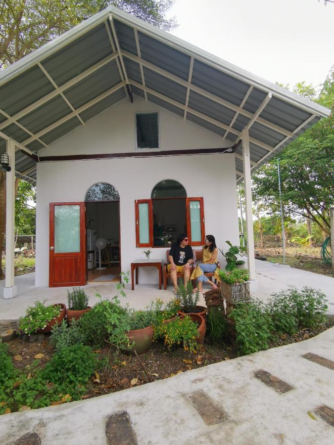 Baangaimuan Bed & Breakfast Ламфун Екстериор снимка