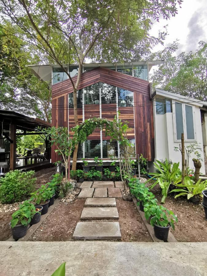 Baangaimuan Bed & Breakfast Ламфун Екстериор снимка