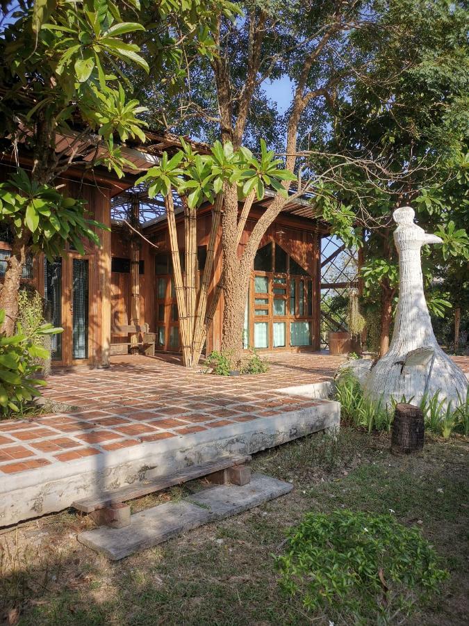 Baangaimuan Bed & Breakfast Ламфун Екстериор снимка