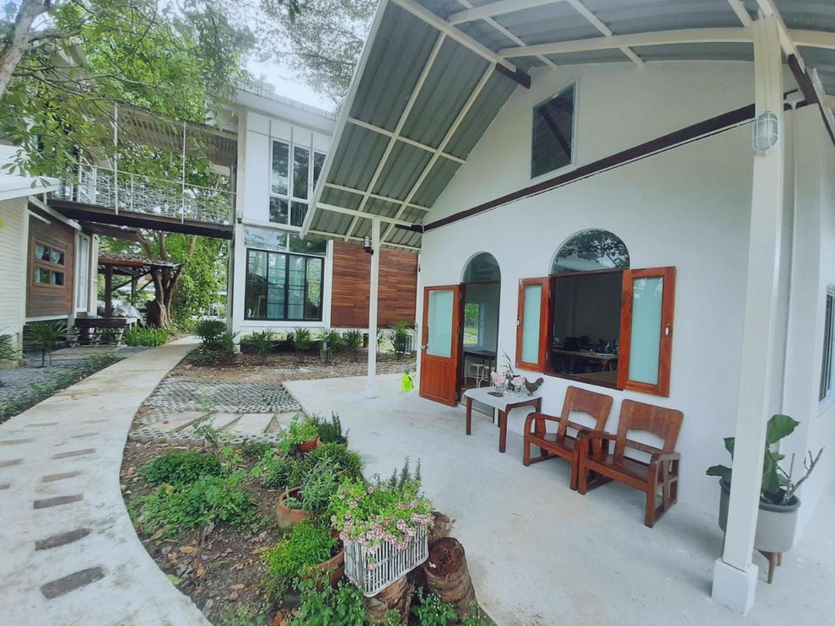Baangaimuan Bed & Breakfast Ламфун Екстериор снимка