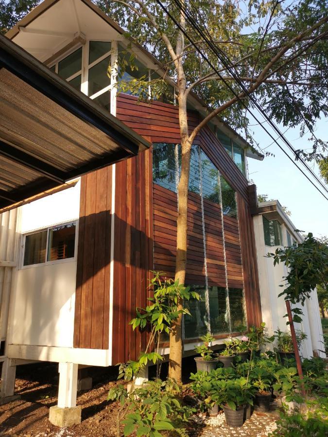 Baangaimuan Bed & Breakfast Ламфун Екстериор снимка