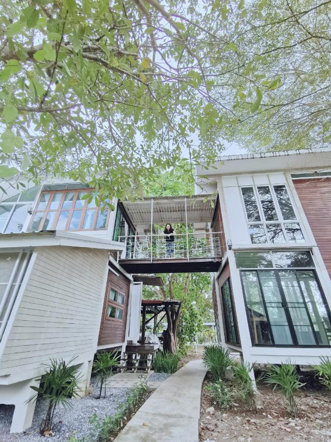 Baangaimuan Bed & Breakfast Ламфун Екстериор снимка