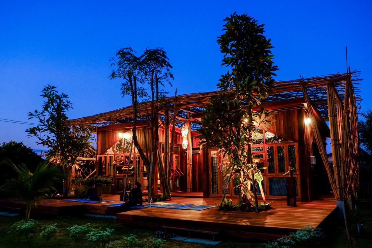 Baangaimuan Bed & Breakfast Ламфун Екстериор снимка